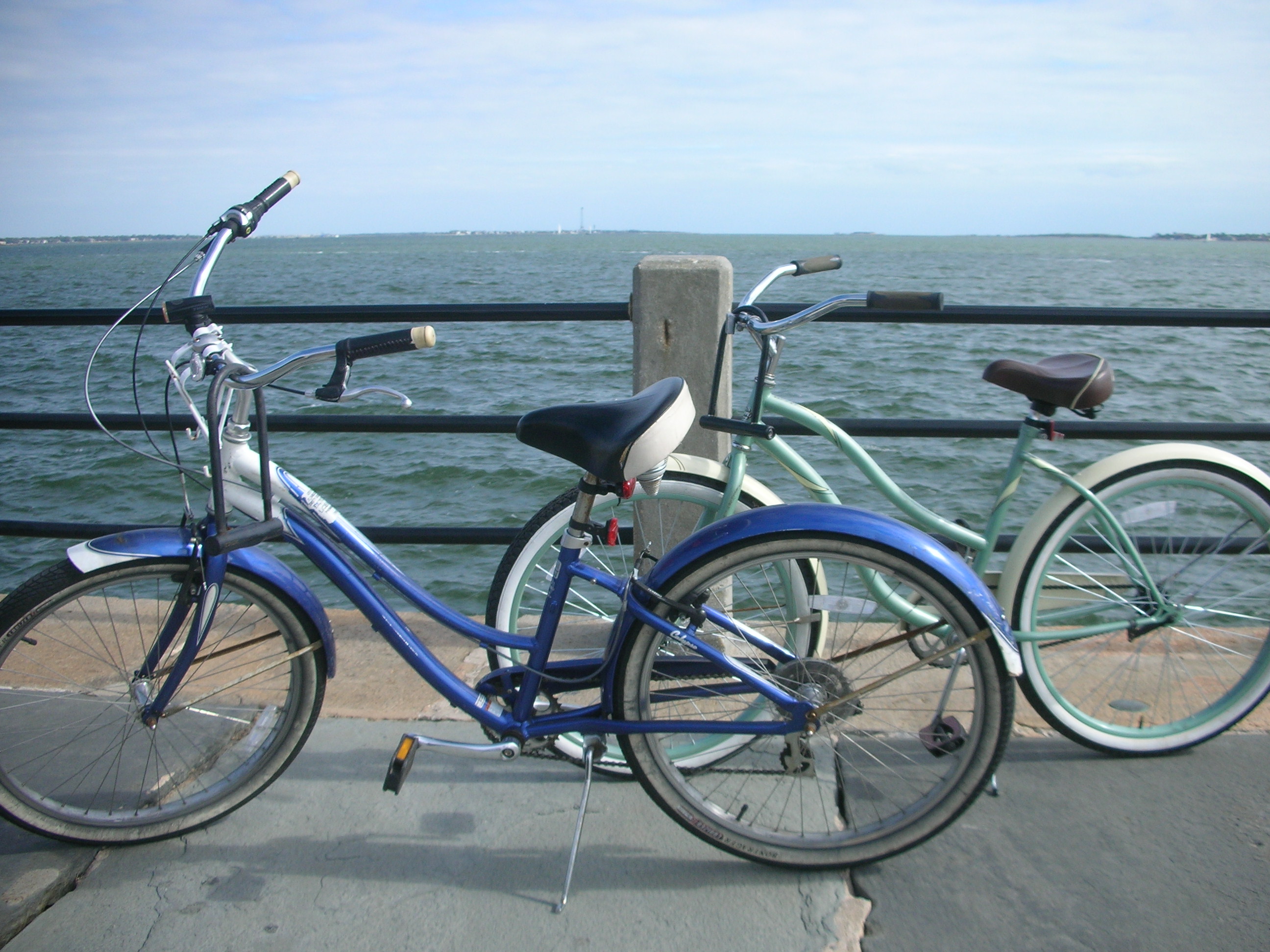Bikes along the Charleston Battery
